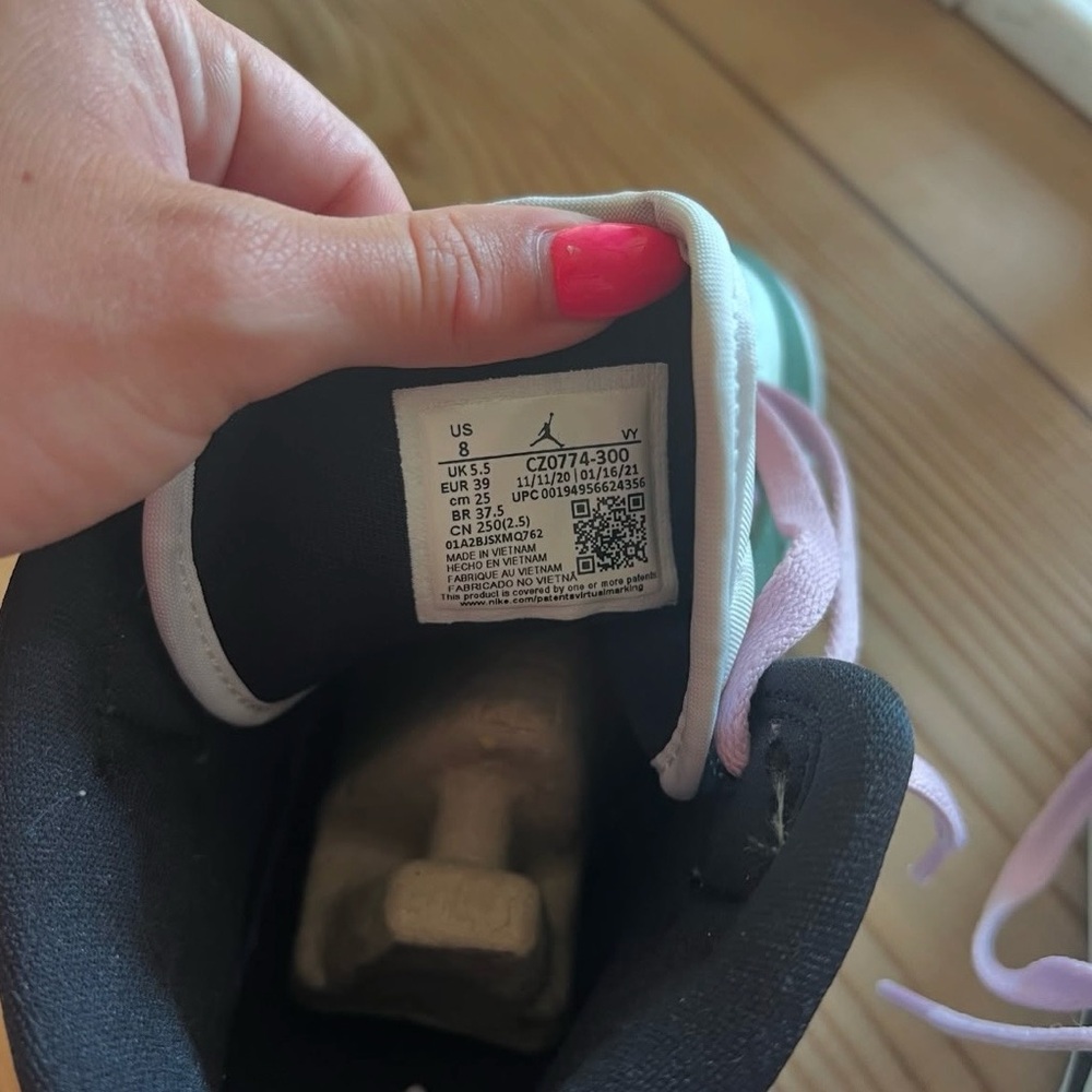 Dutch green Jordan 1 Mids - Picture 7 of 7